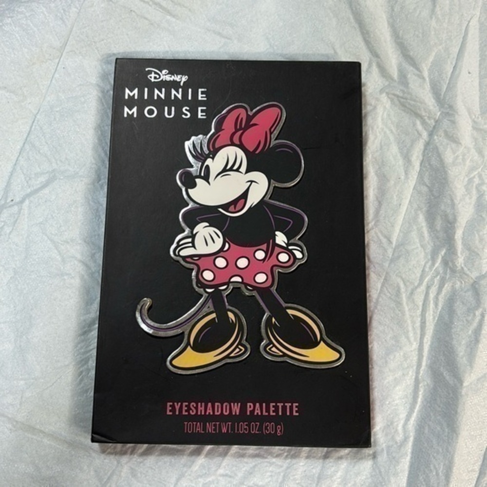 Disney Minnie Mouse 12  eyeshadow Palette with built in mirror
